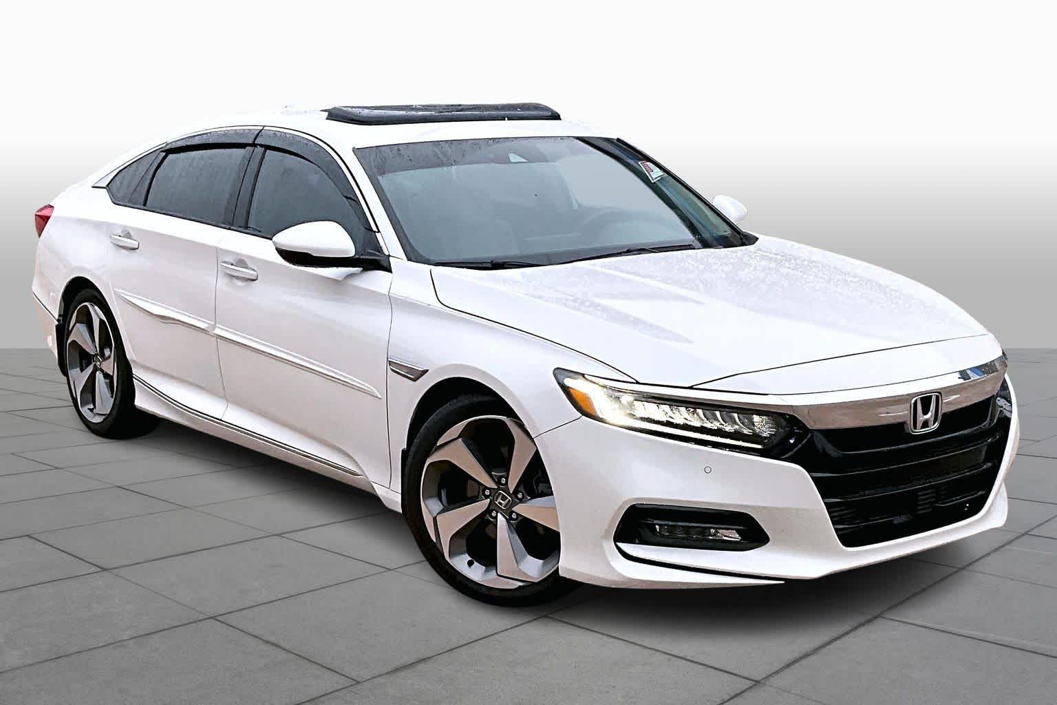 2018 Honda Accord Touring 2.0T photo 2