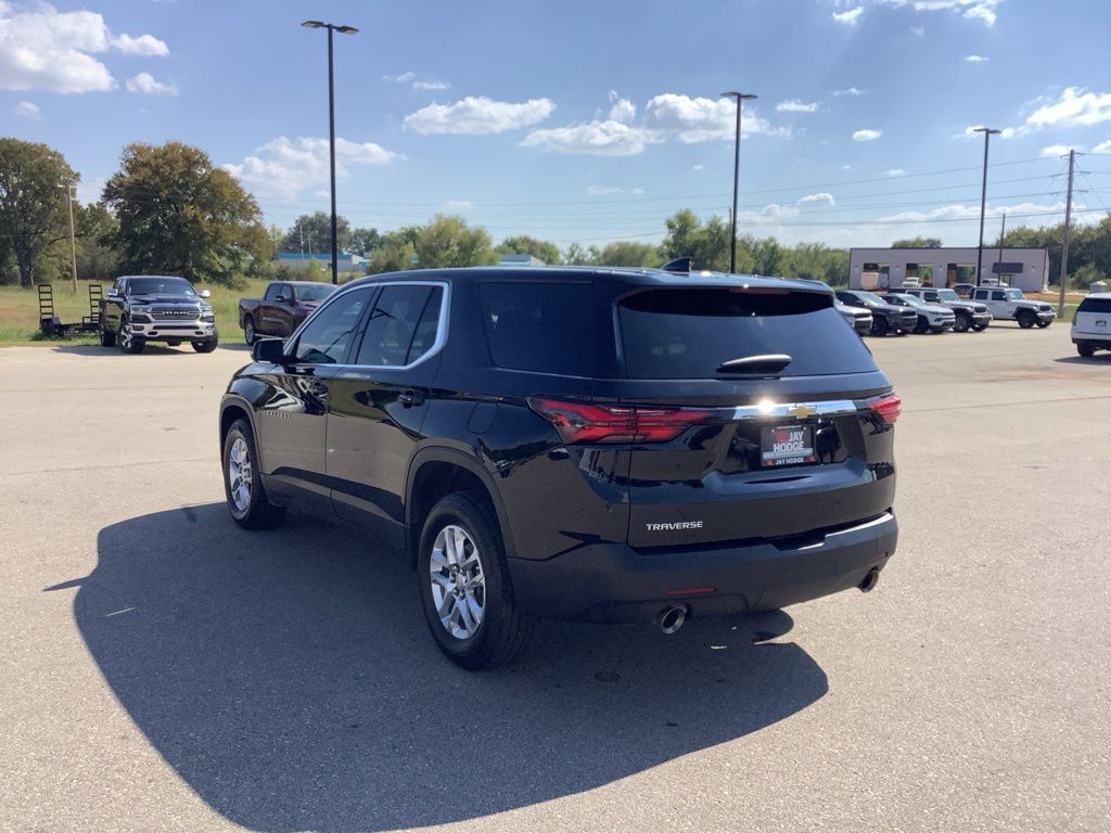 2023 Chevrolet Traverse LS photo 5