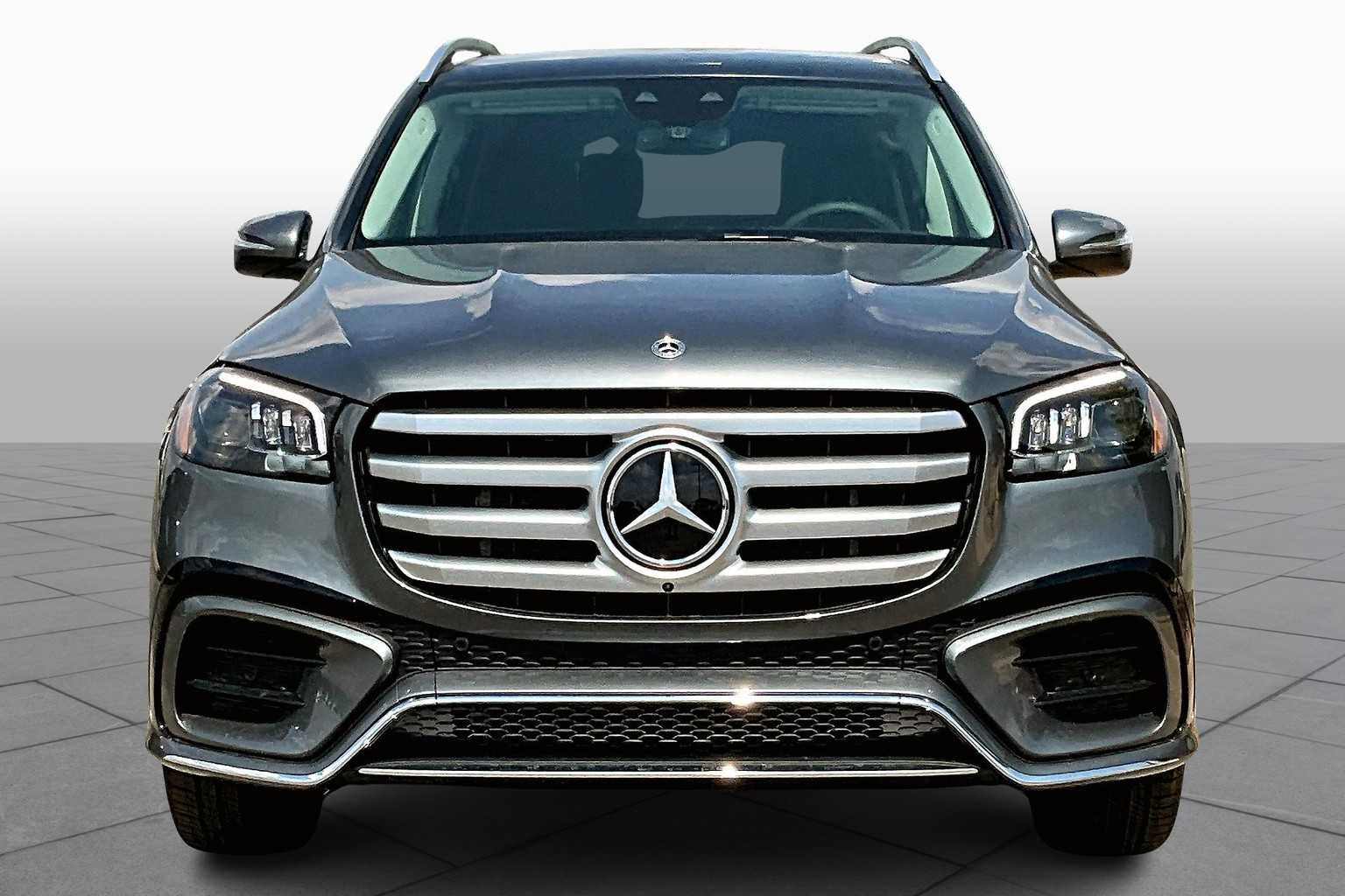 2026 Mercedes Benz GLS 450 4MATIC photo 3