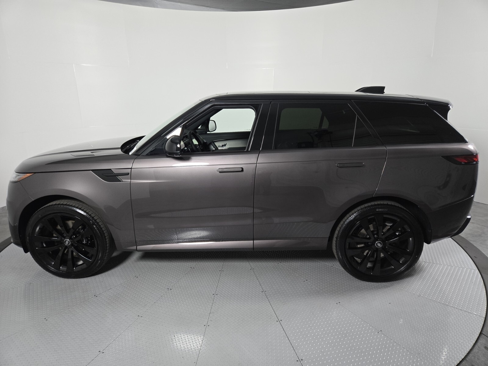 2025 Land Rover Range Rover Sport SE photo 5