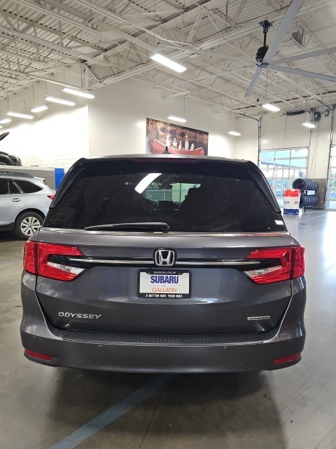 2022 Honda Odyssey Touring photo 2