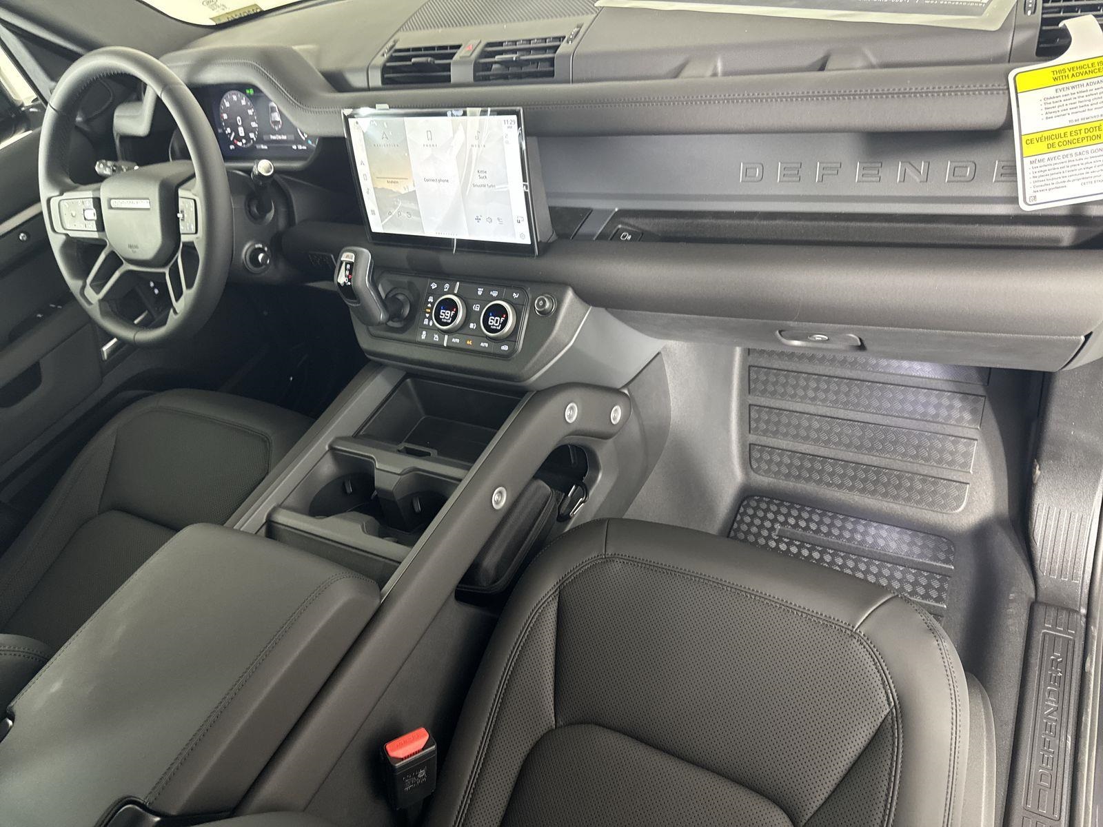 2025 Land Rover Defender 110 S photo 29