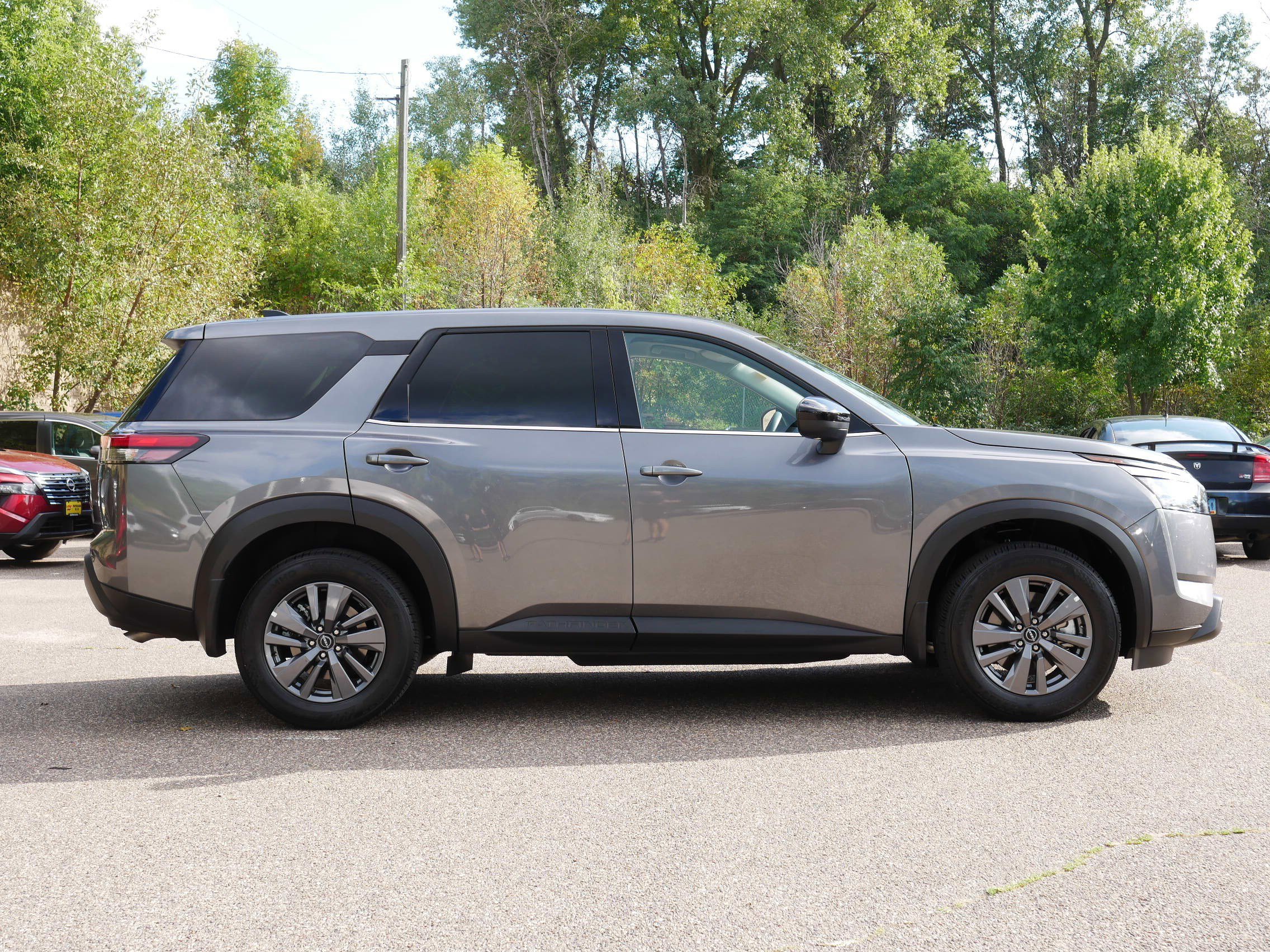 2024 Nissan Pathfinder S photo 5