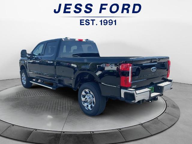 2025 Ford F-350 Lariat photo 3