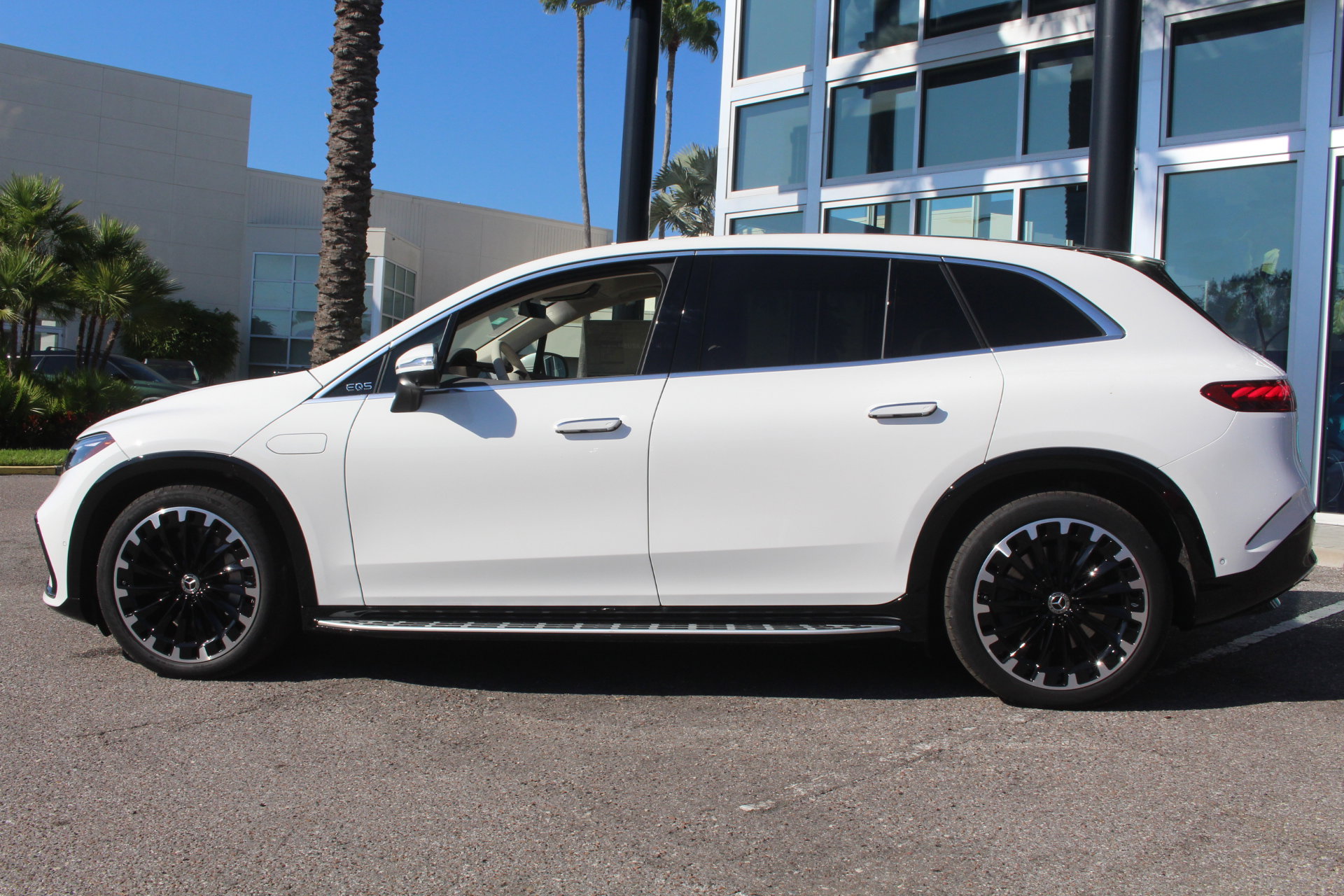 2026 Mercedes Benz EQS SUV 450 4MATIC photo 3