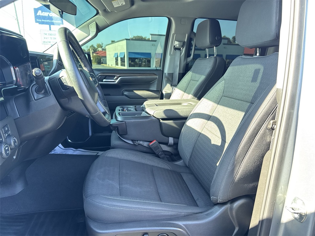 2023 Chevrolet Silverado 1500 LT photo 17