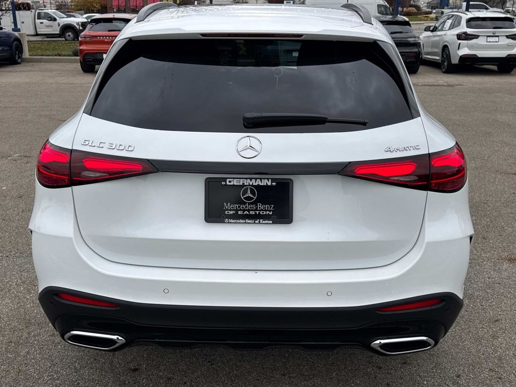 2026 Mercedes Benz GLC 300 4MATIC photo 3