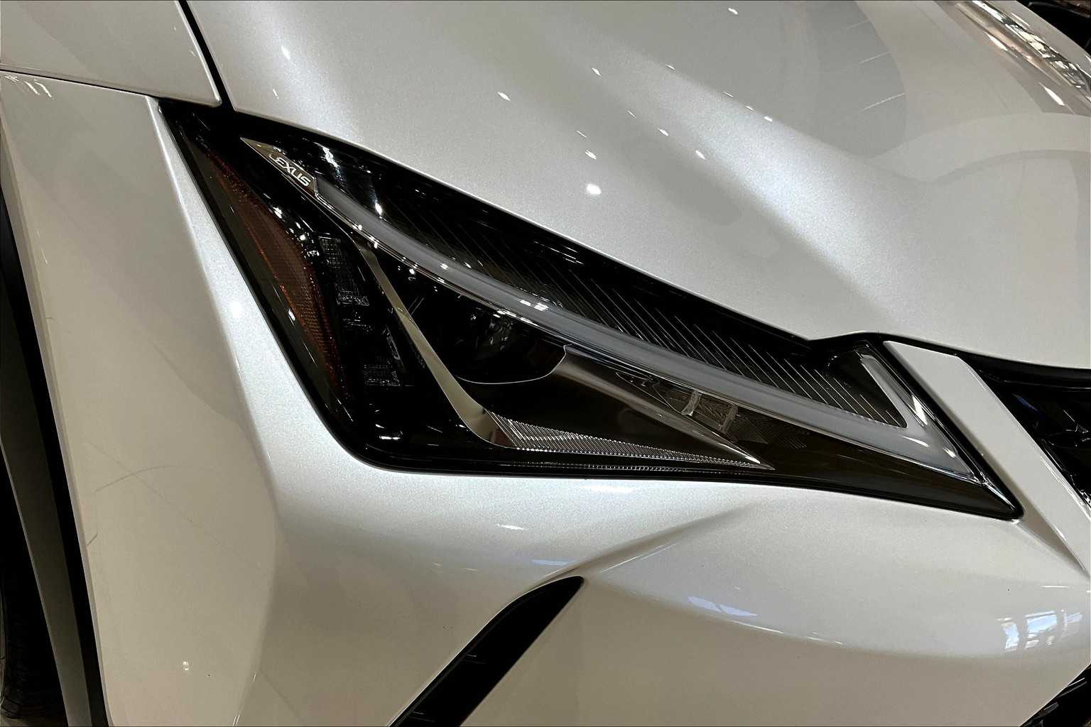 2022 Lexus UX 200 photo 25