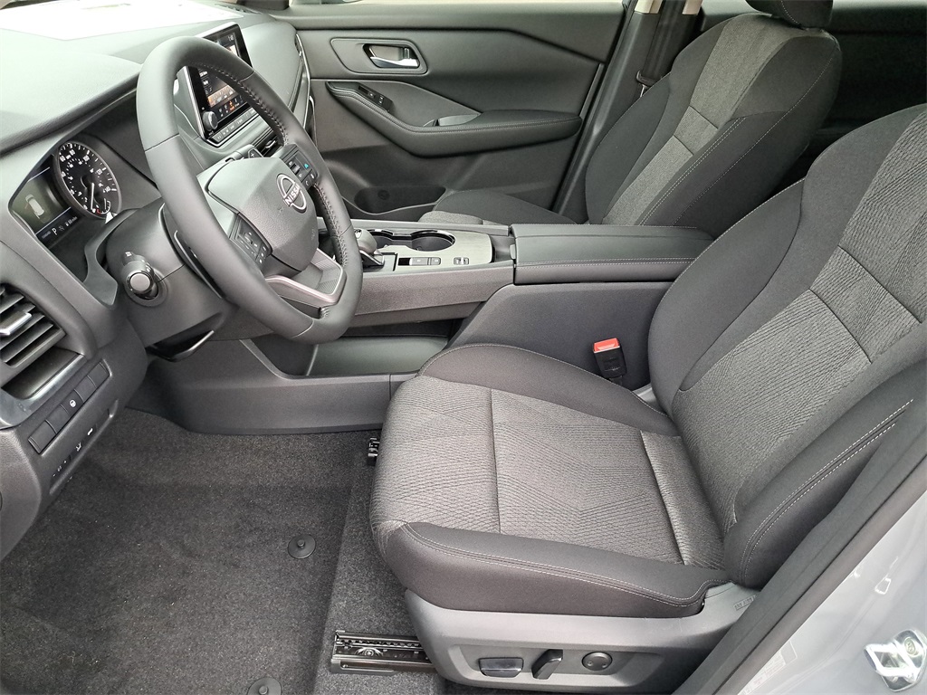2026 Nissan Rogue SV photo 18