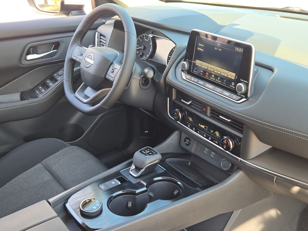 2026 Nissan Rogue SV photo 6