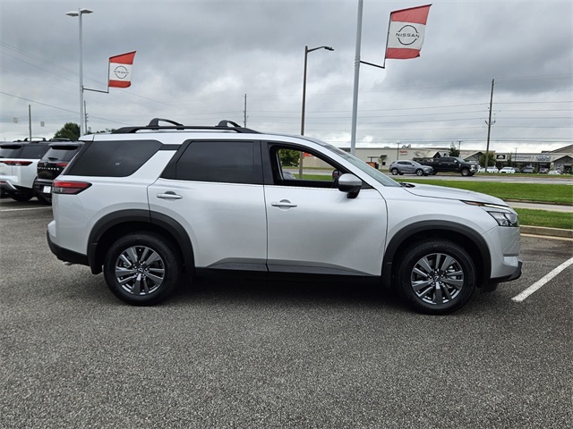 2025 Nissan Pathfinder SV photo 11