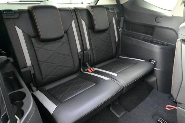 2025 Volkswagen Atlas Peak Edition SE photo 8