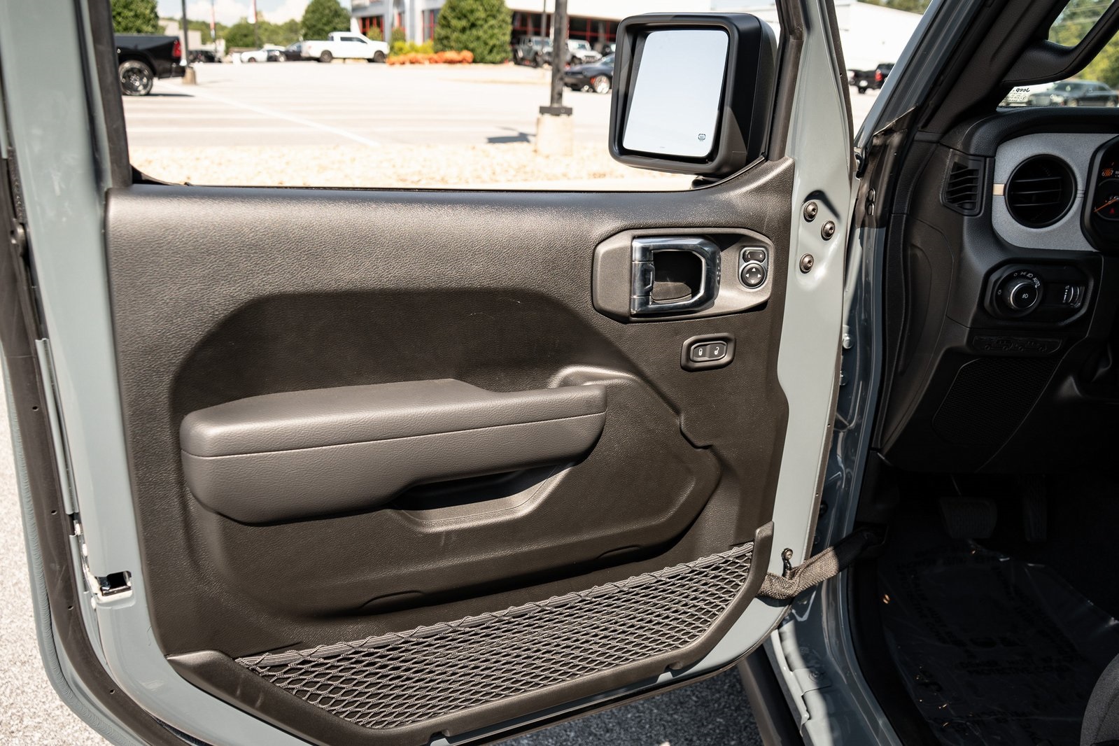 2025 Jeep Wrangler Willys photo 16
