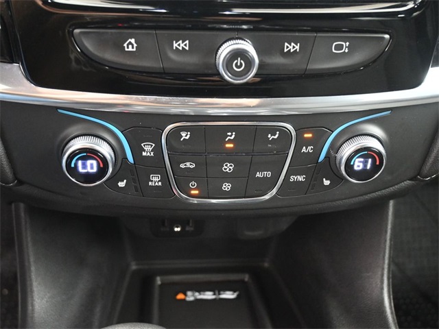 2022 Chevrolet Traverse Cloth 1LT photo 2