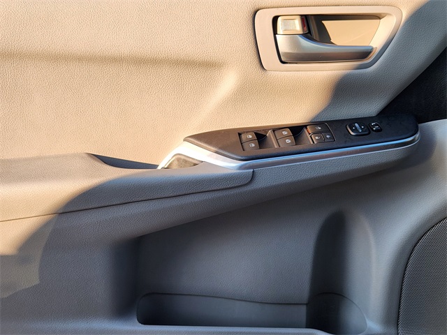 2015 Toyota Camry SE photo 22