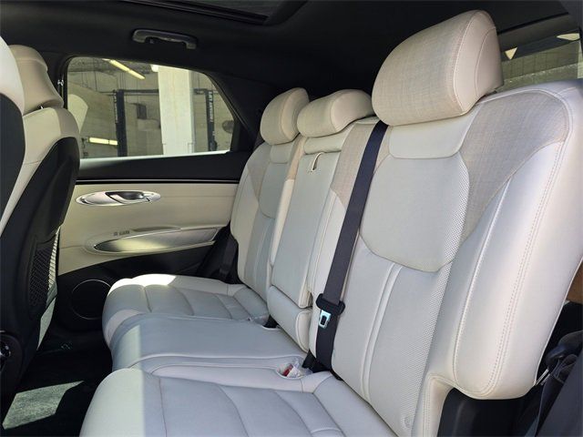 2026 Genesis GV70 2.5T Advanced photo 13