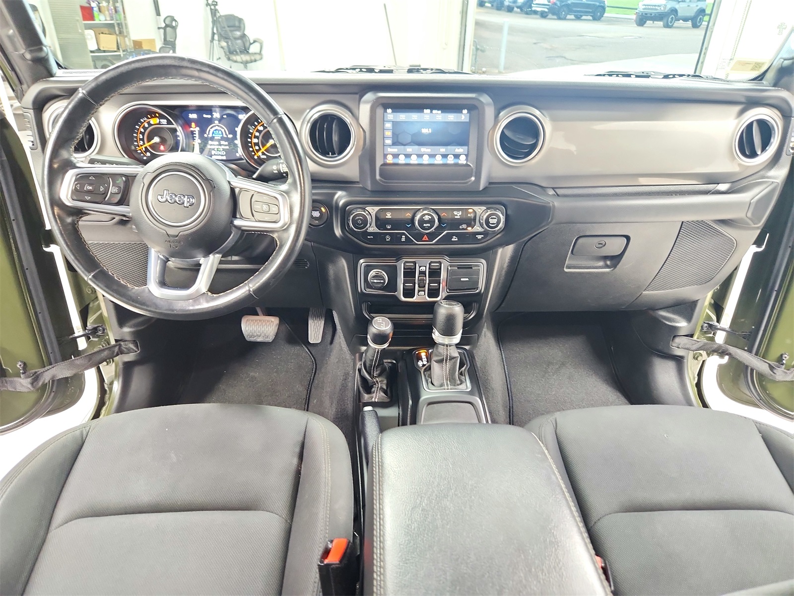 2021 Jeep Wrangler Unlimited Sahara photo 21