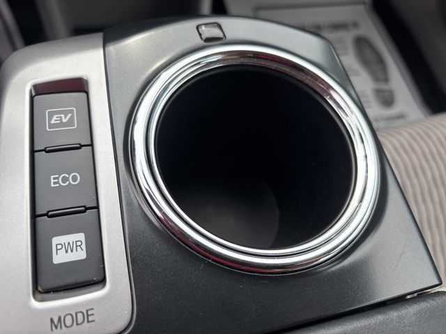 2017 Toyota Prius V Two photo 21
