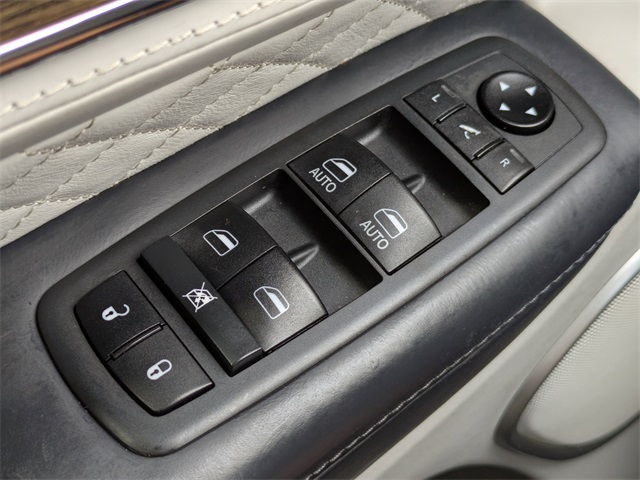 2019 Jeep Grand Cherokee Summit photo 23