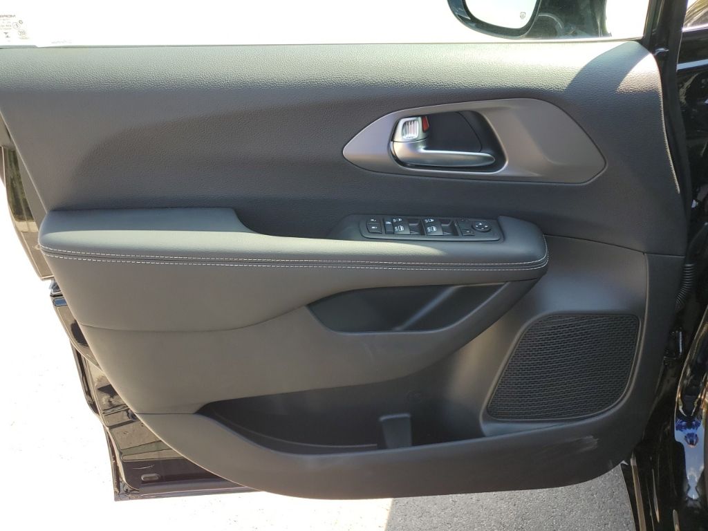 2026 Chrysler Voyager LX photo 24