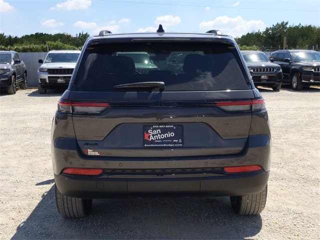 2025 Jeep Grand Cherokee Altitude photo 5