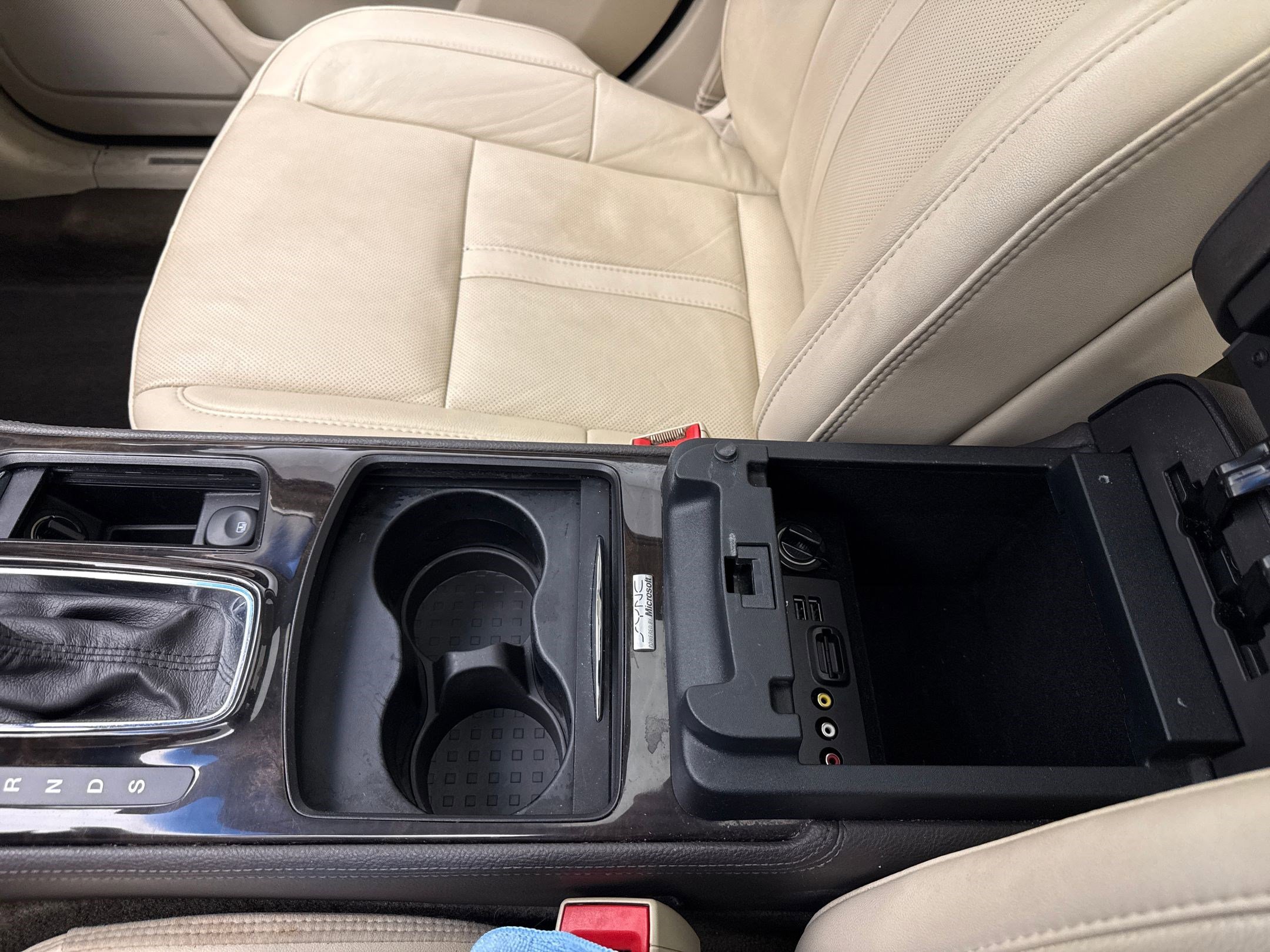 2014 Lincoln MKS EcoBoost photo 36