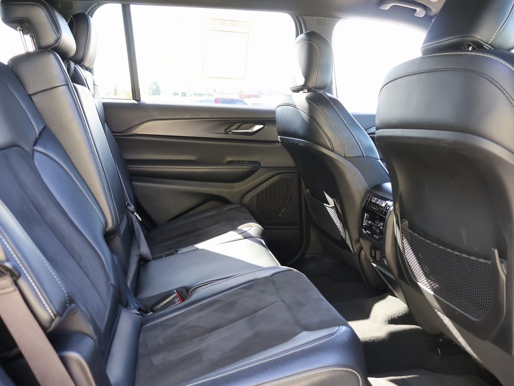 2024 Jeep Grand Cherokee Altitude photo 12