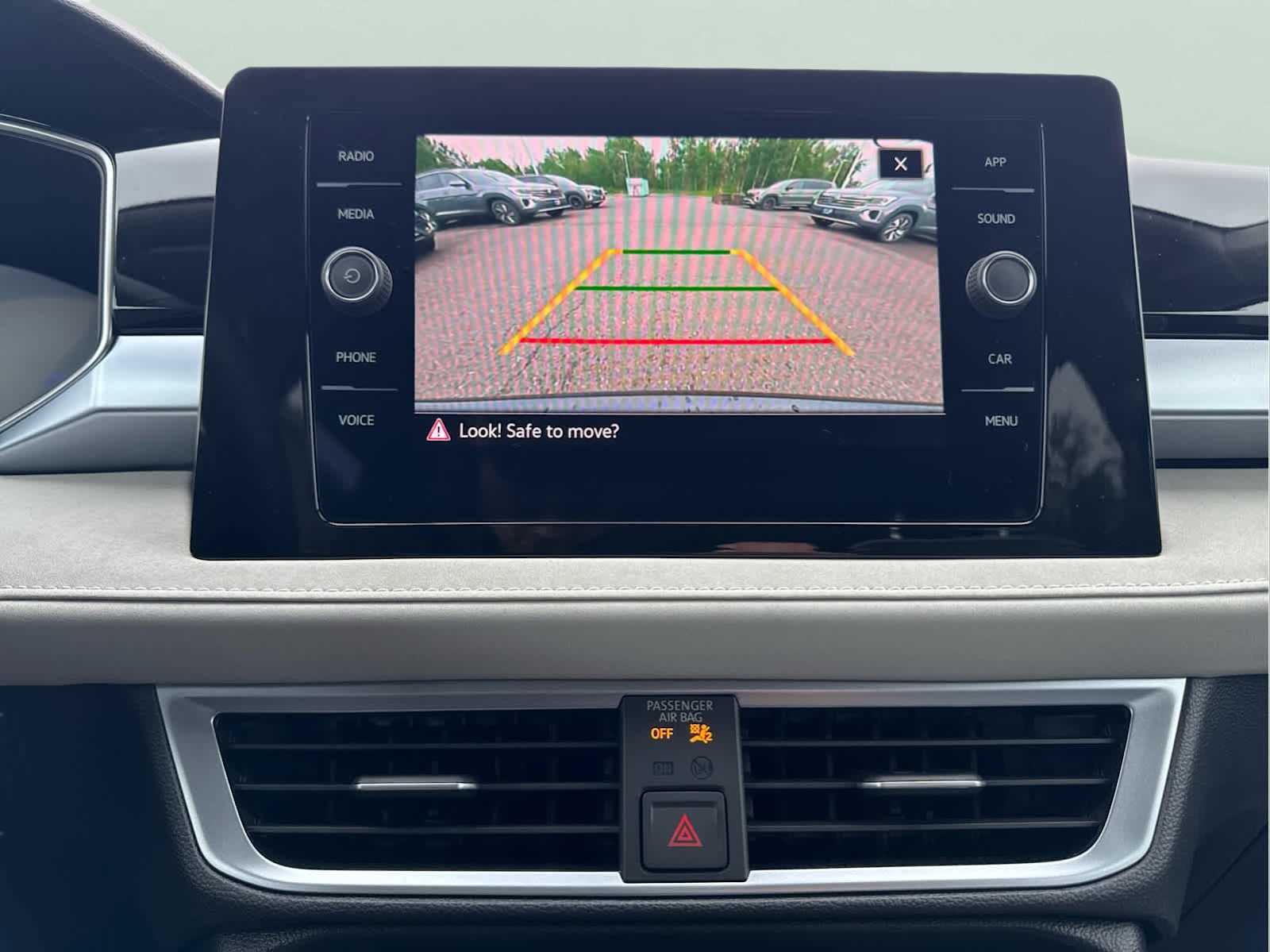2025 Volkswagen Taos SE photo 19