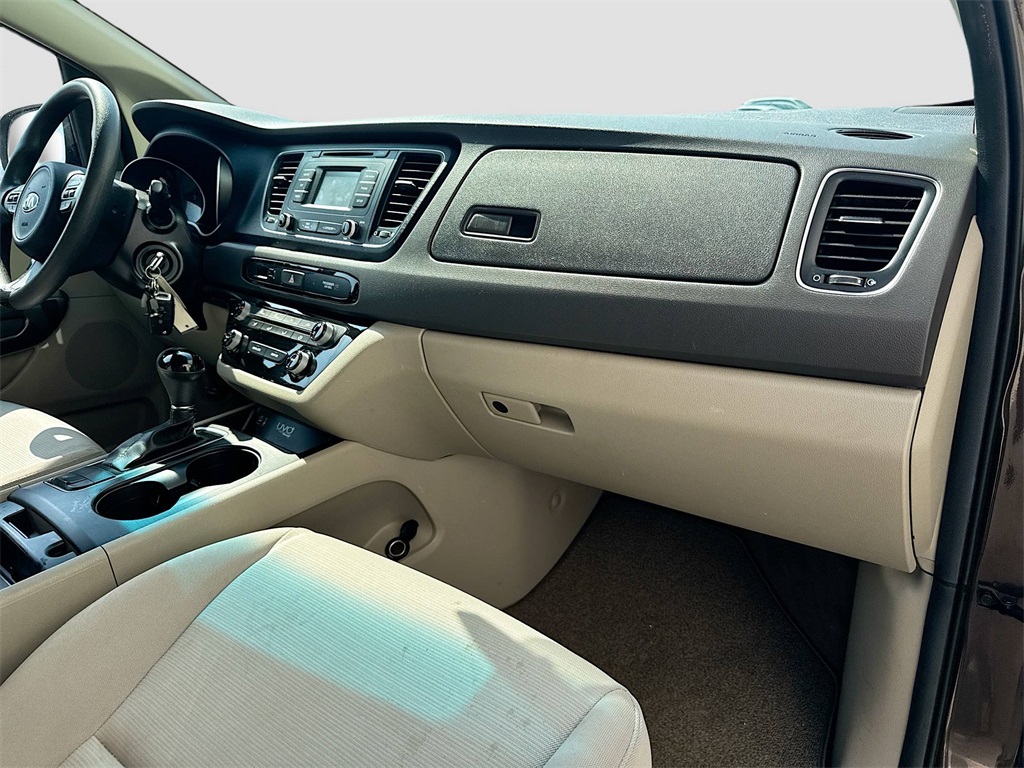 2015 Kia Sedona LX photo 29