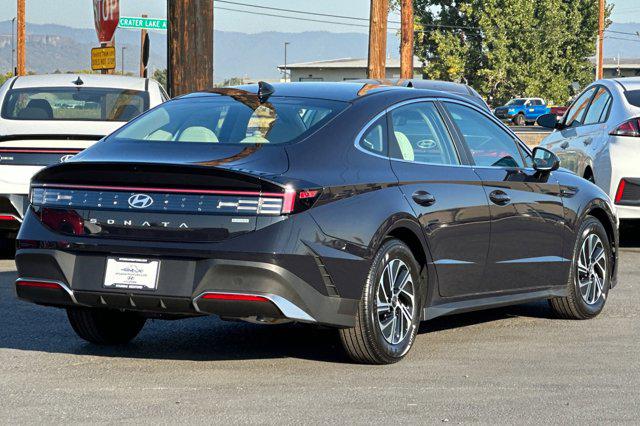 2026 Hyundai Sonata Hybrid Blue photo 4