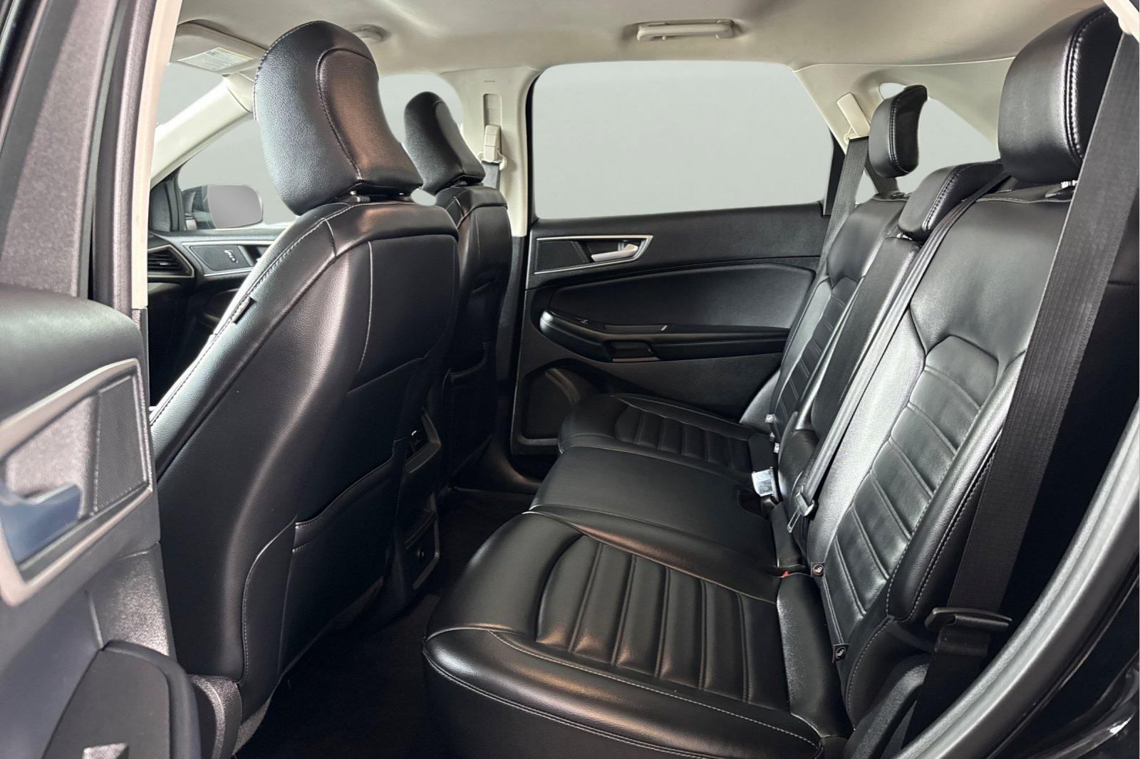 2023 Ford Edge SEL photo 4