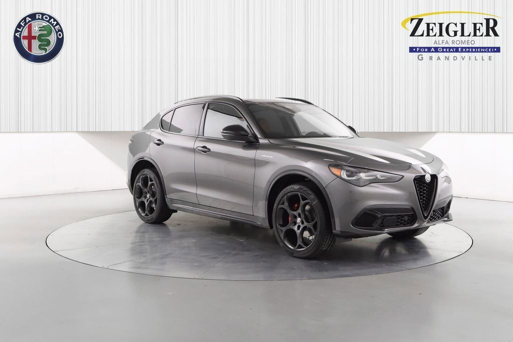 2025 Alfa Romeo Stelvio Base's photo
