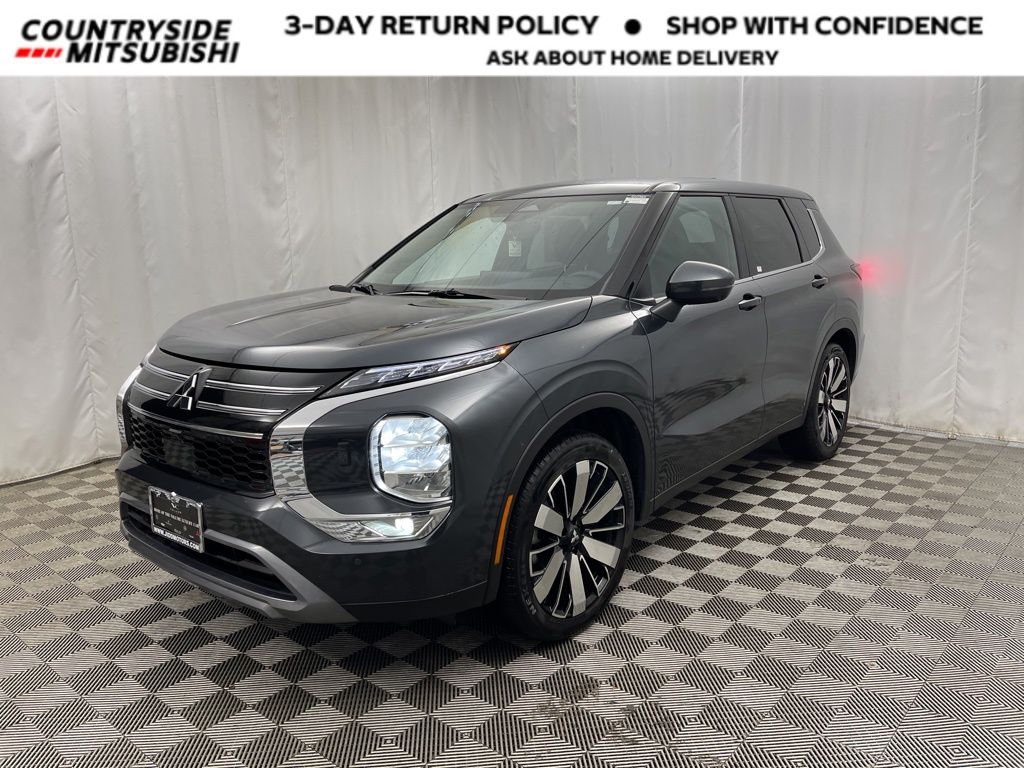 2025 Mitsubishi Outlander SE's photo