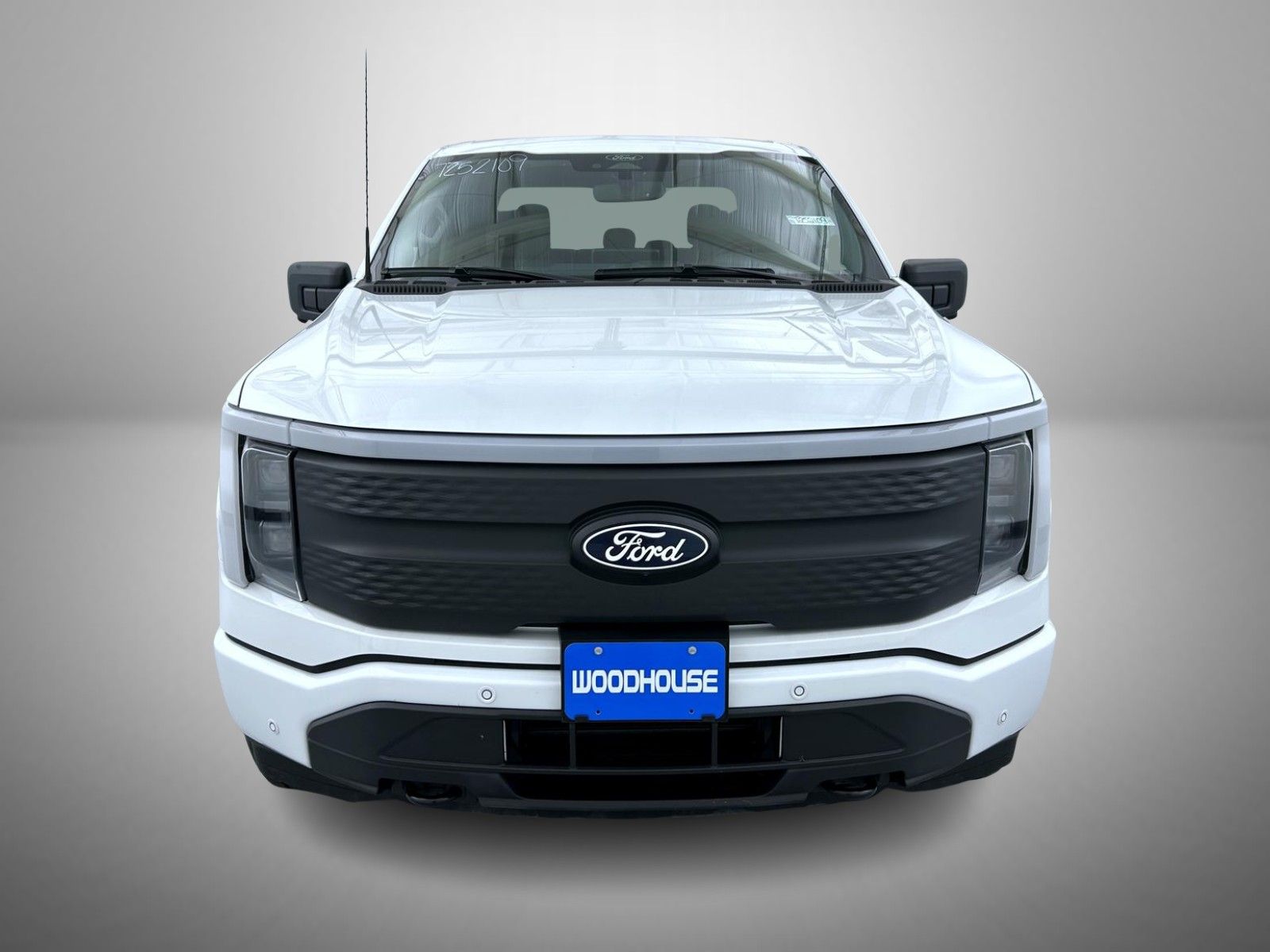 2025 Ford F-150 Lightning photo 2