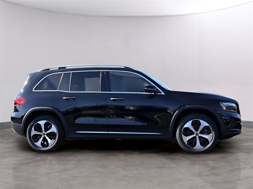 2025 Mercedes Benz GLB 250 4MATIC photo 4