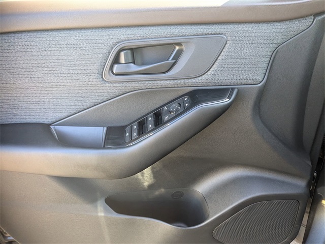 2023 Nissan Rogue S photo 9