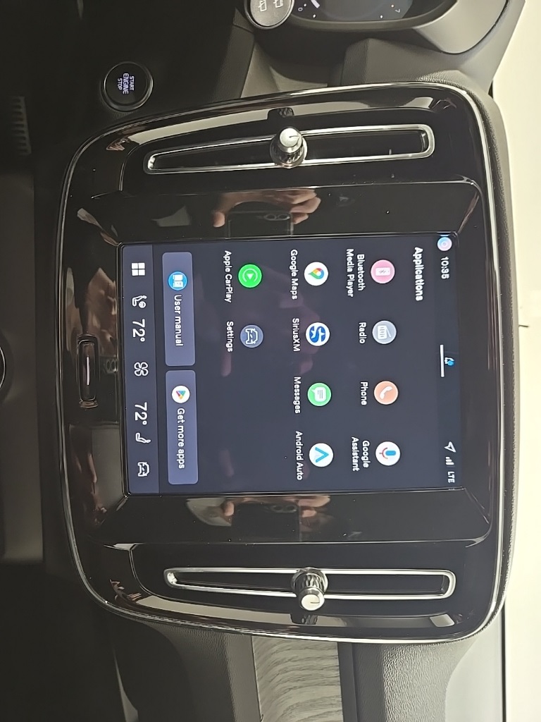2026 Volvo XC40 Core photo 16