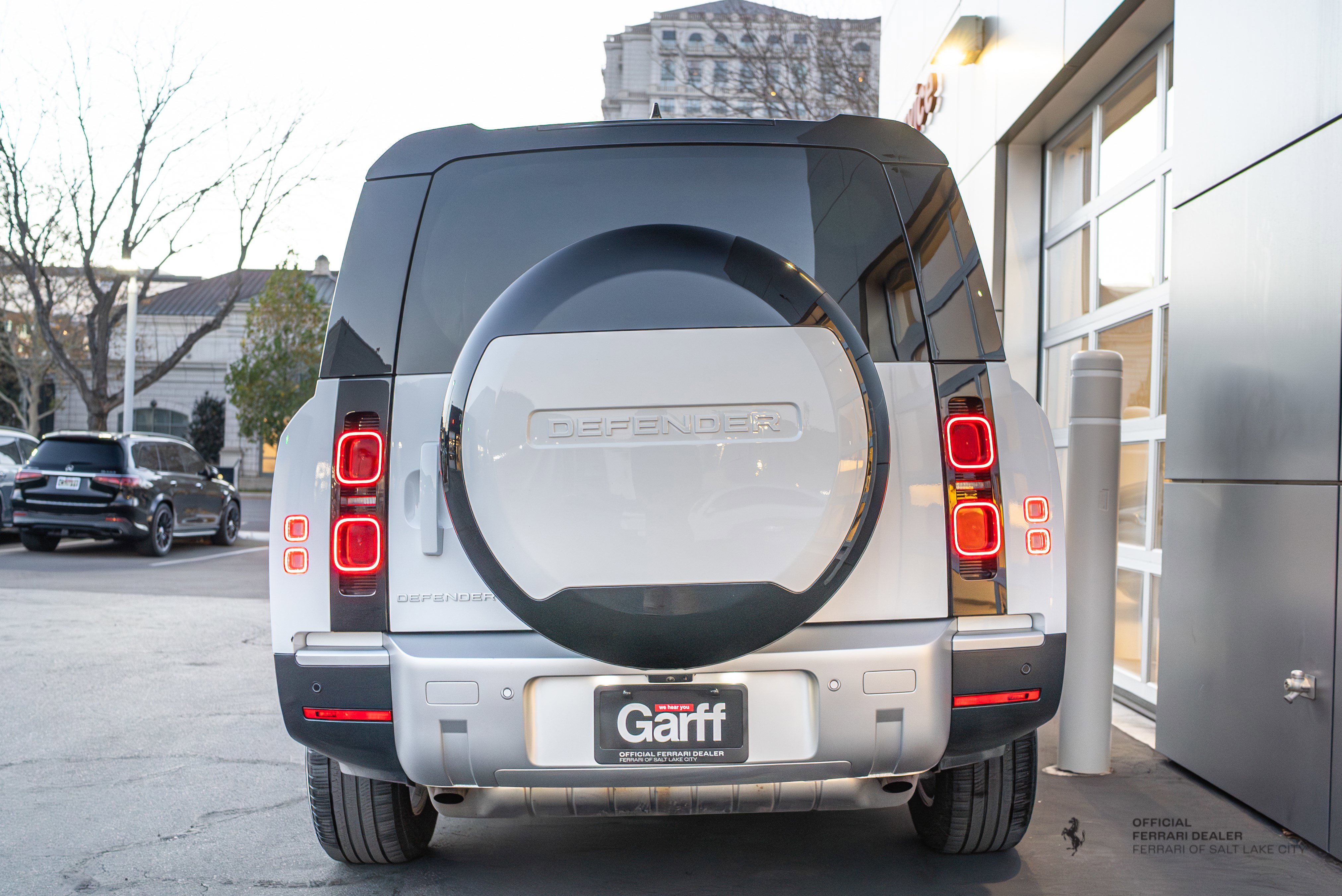 2024 Land Rover Defender S photo 2