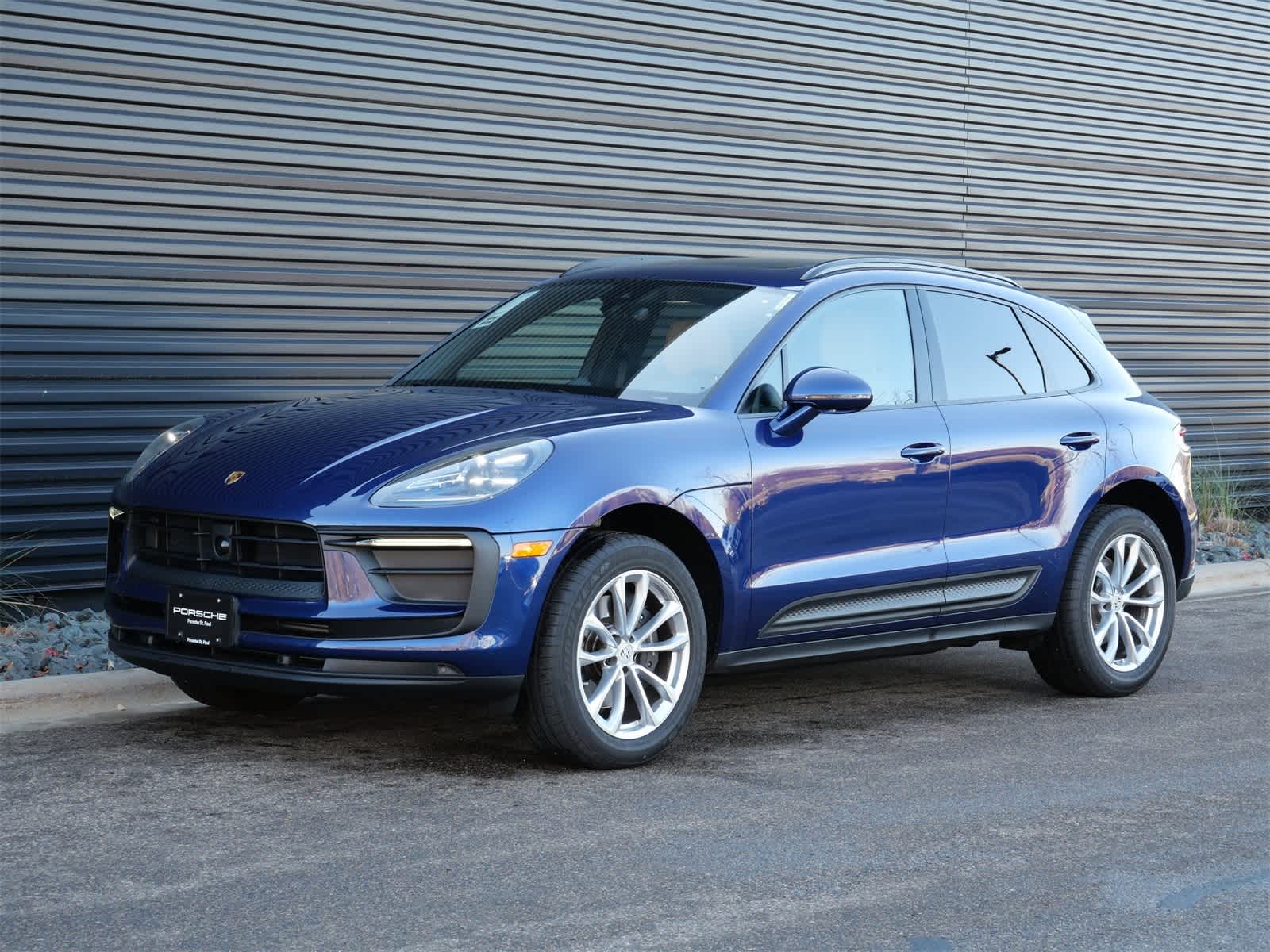 2025 Porsche Macan's photo