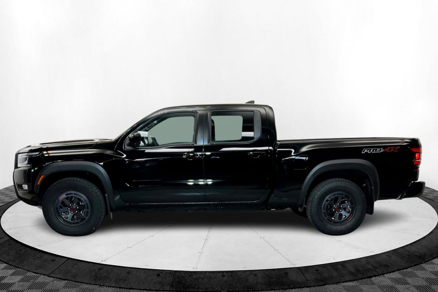 2025 Nissan Frontier PRO-4X photo 2
