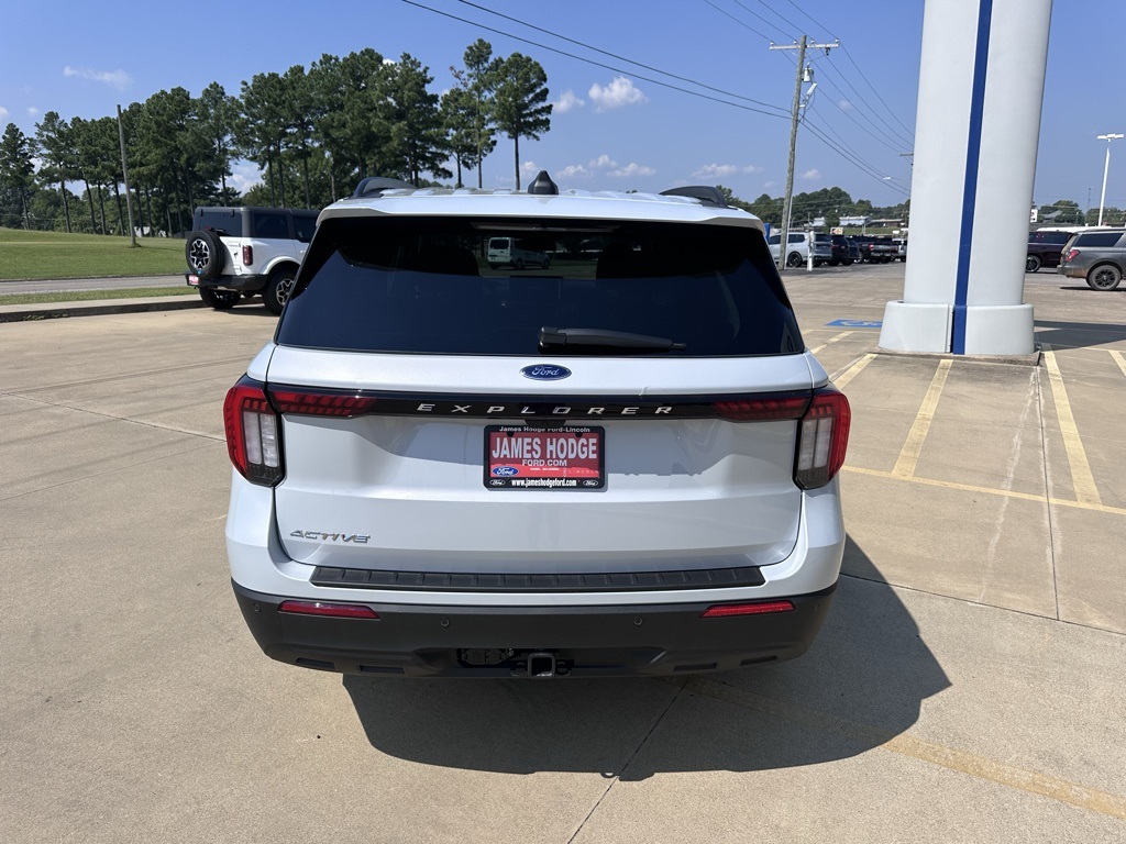 2025 Ford Explorer photo 3