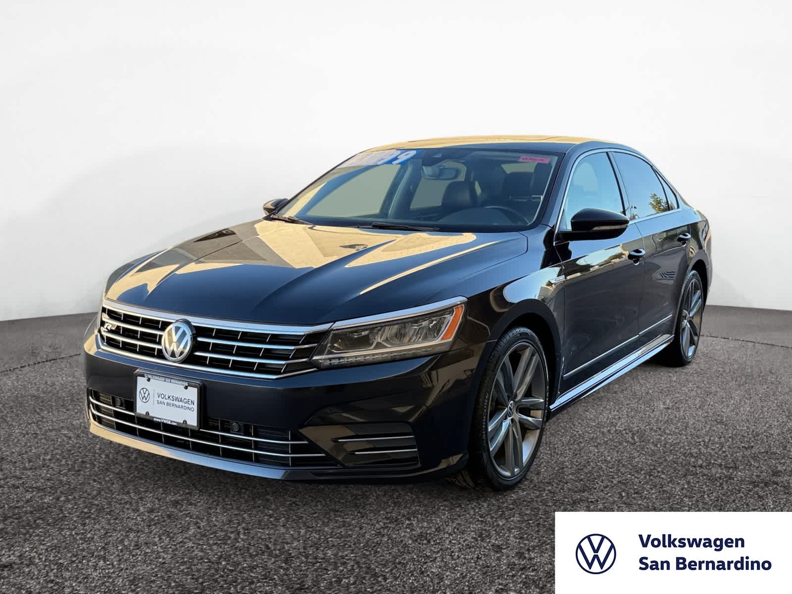 2019 Volkswagen Passat SE R-Line's photo