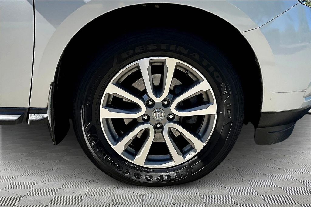 2015 Nissan Pathfinder S photo 28