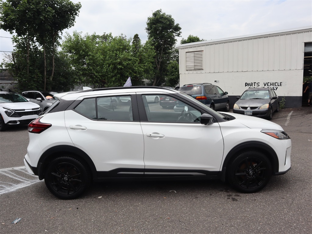 2024 Nissan Kicks SR photo 4