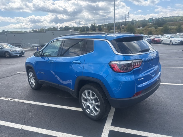 2022 Jeep Compass Latitude Lux photo 4