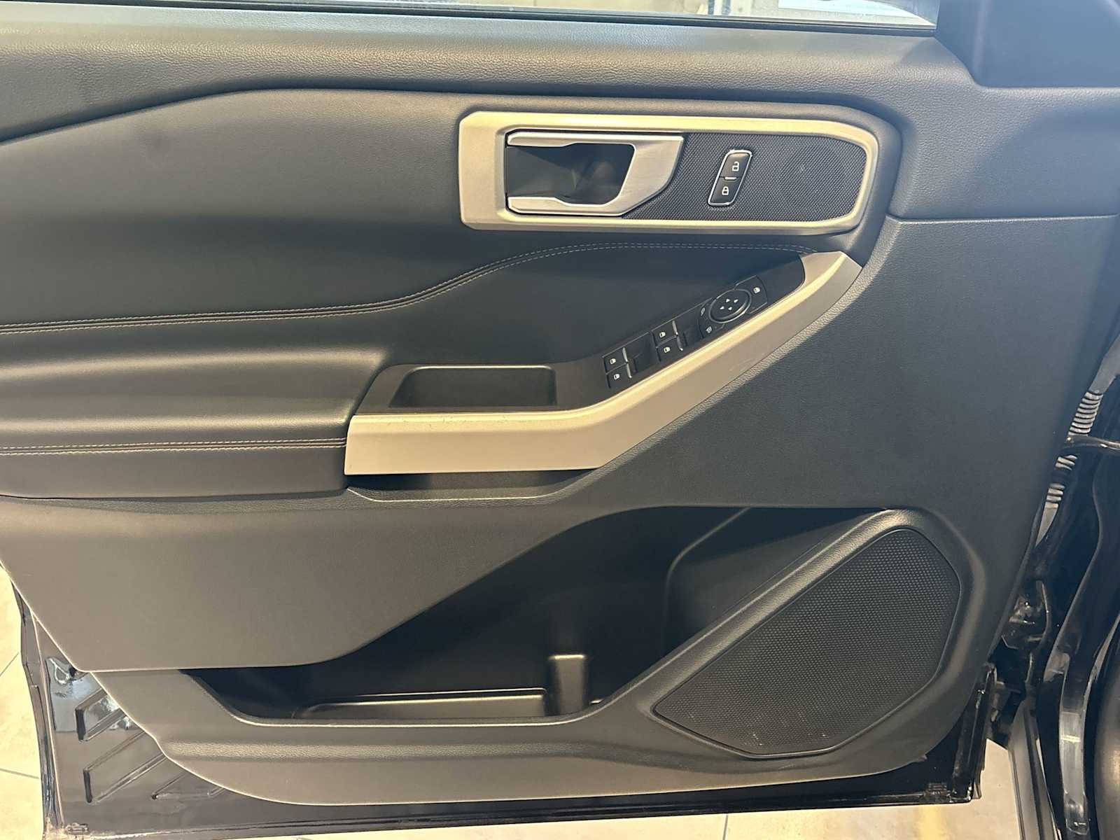 2023 Ford Explorer XLT photo 18