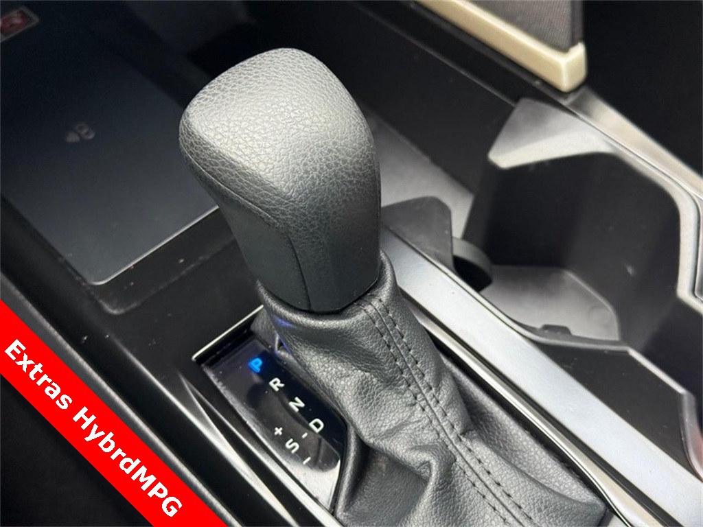 2025 Toyota Camry LE photo 23