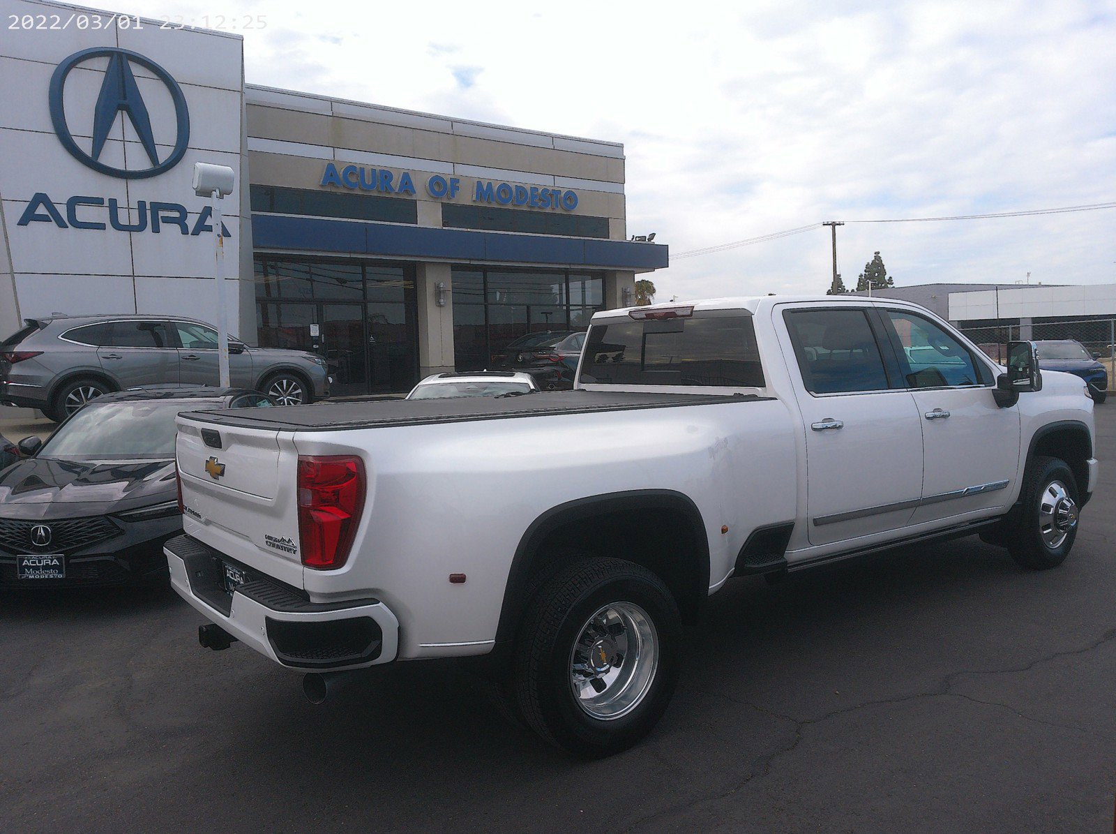 2025 Chevrolet Silverado 3500HD High Country photo 7