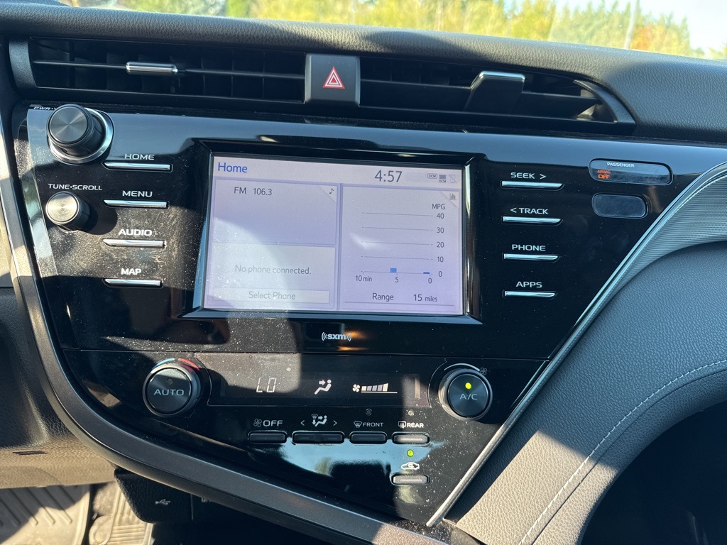 2020 Toyota Camry SE photo 14