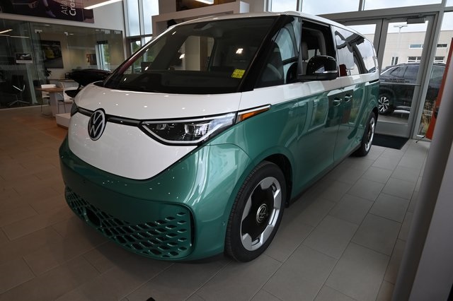 2025 Volkswagen ID. Buzz Pro Plus photo 15